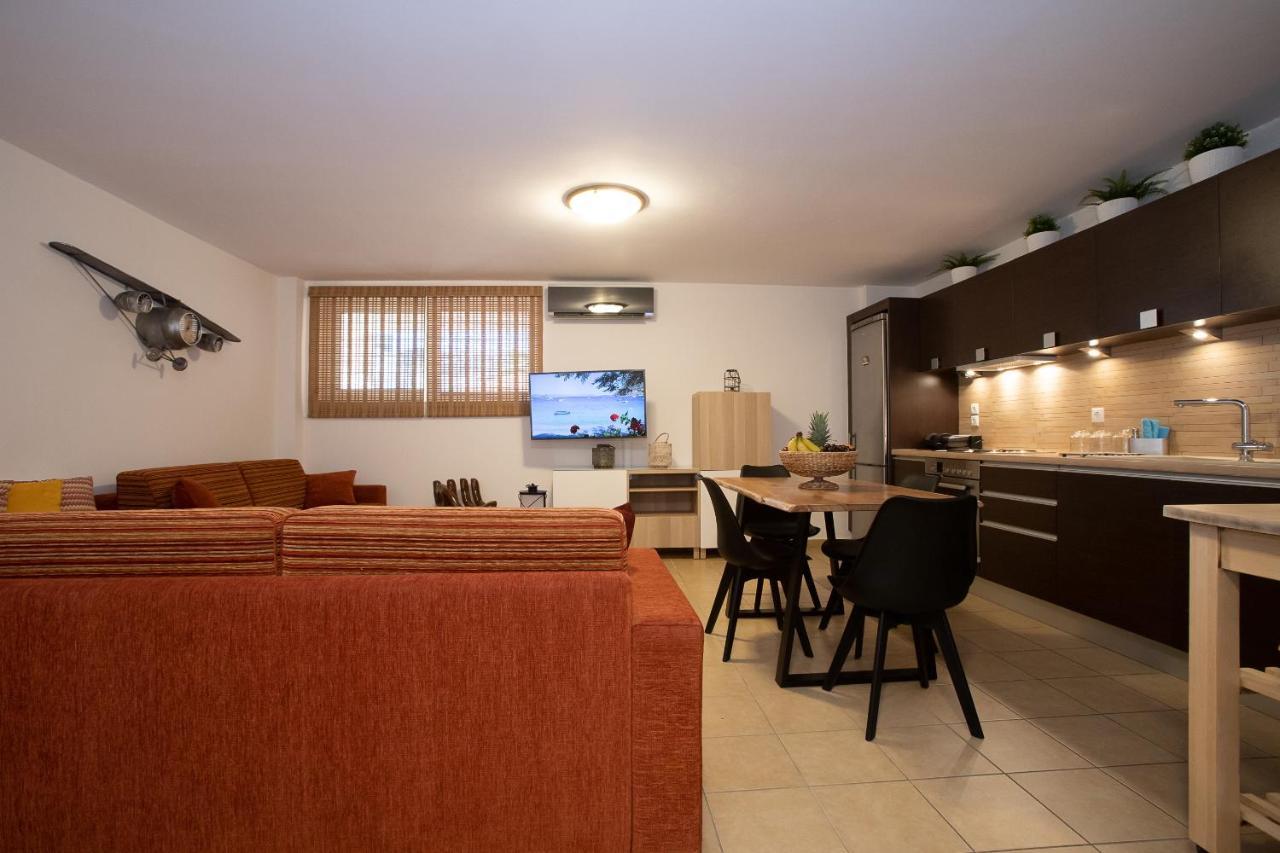 Villa Linda Толон Екстериор снимка